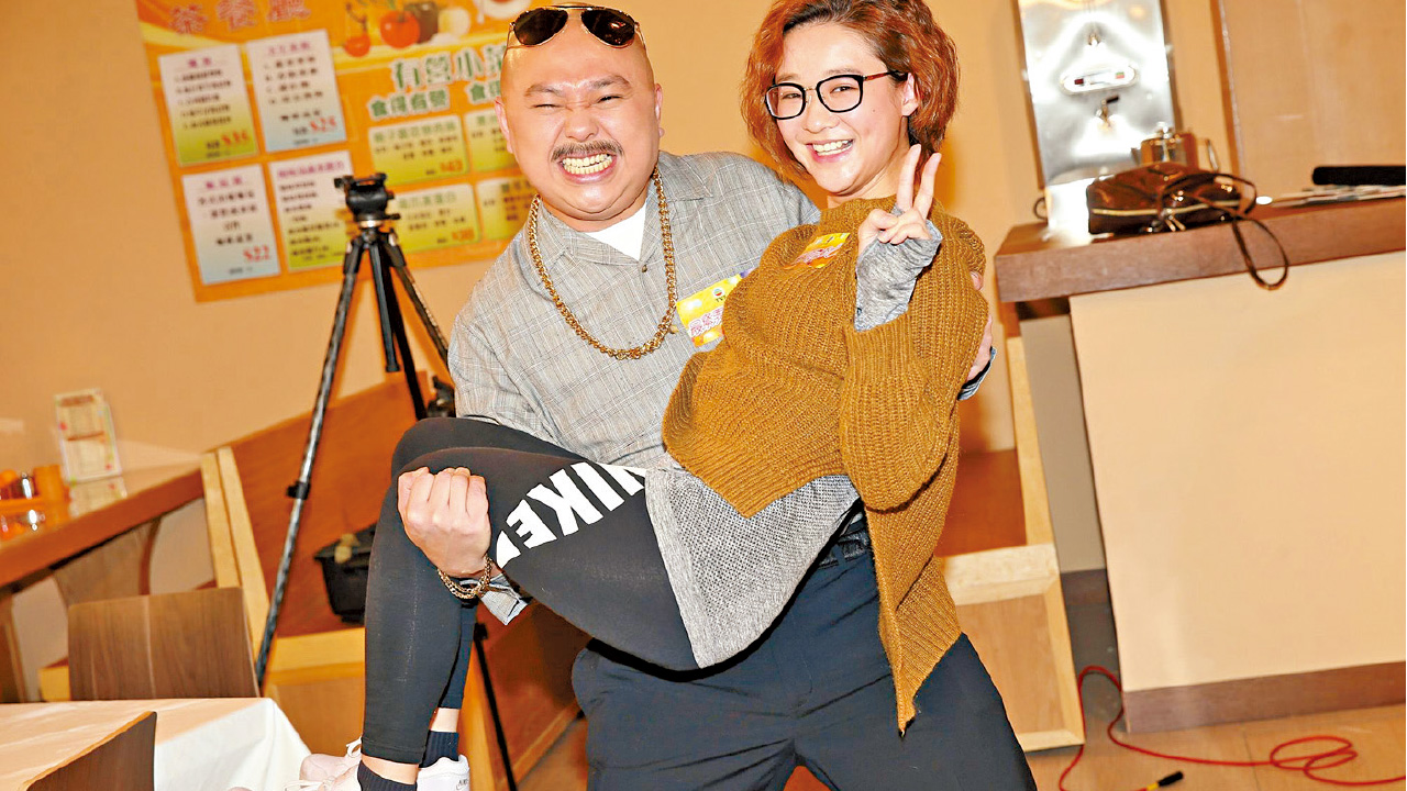 抱起張惠雅 阿Bob大叫好重