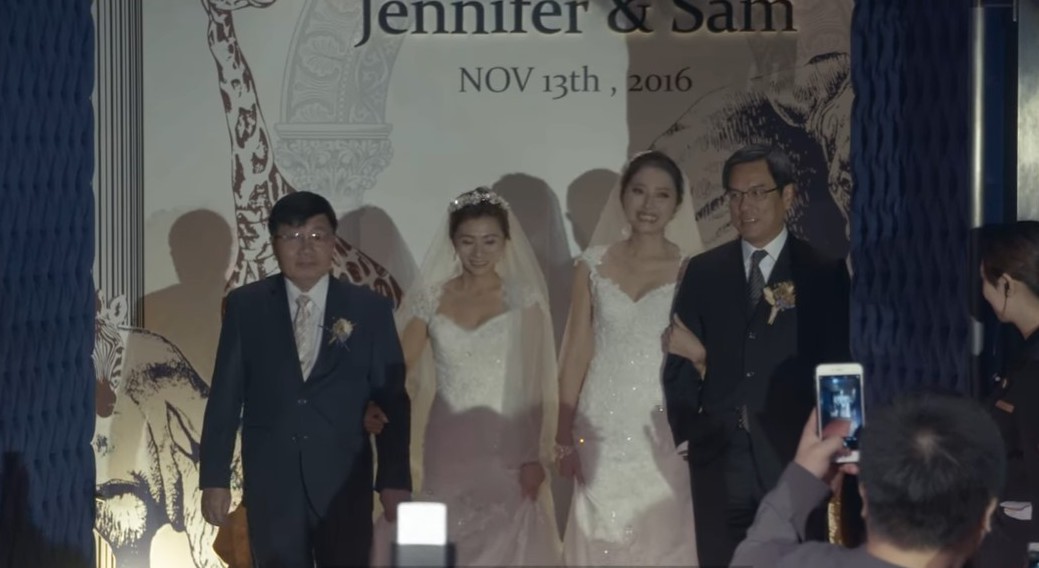 台女同結婚遭家人反對 上司代父牽手走紅毯
