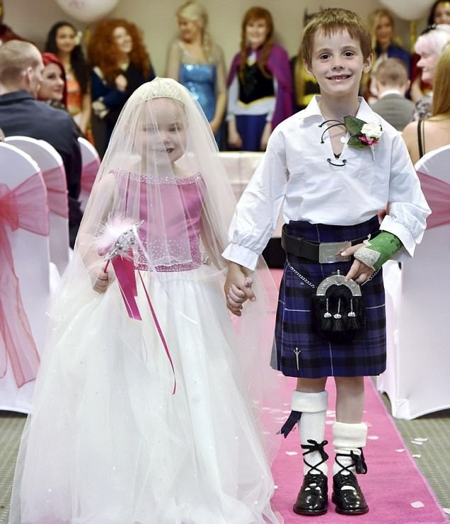 5歲癌新娘 心酸婚紗照 