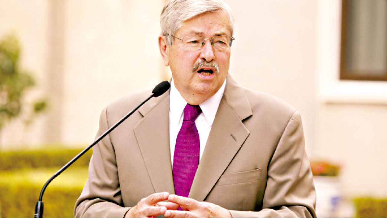 劉霞冀與夫到海外治療 美駐華大使：願意協助