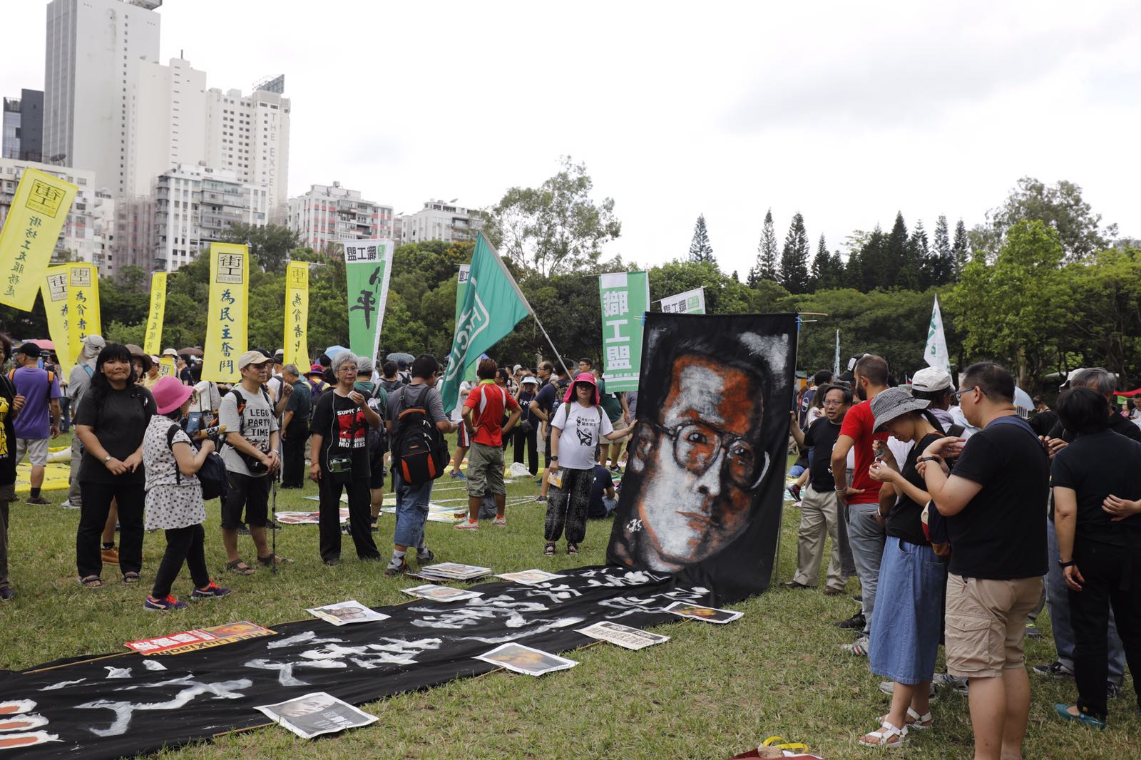 【七一遊行】市民製橫額 釋放劉曉波