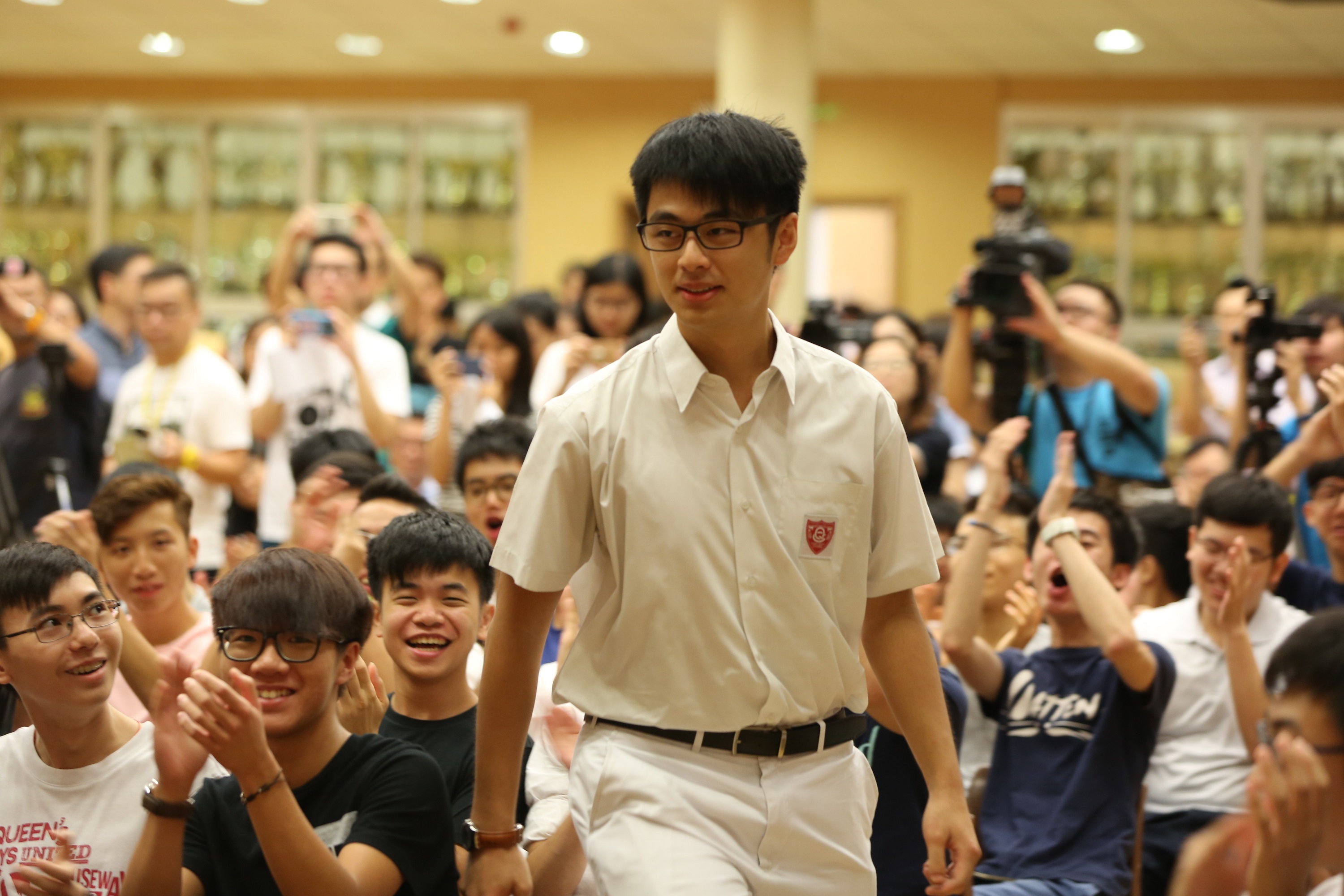 文憑試放榜 皇仁續誕狀元