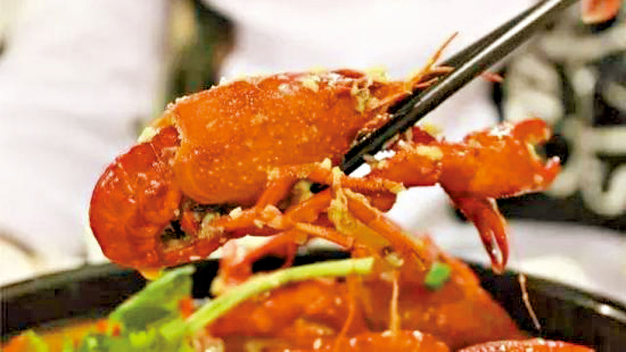 產地暴雨失收 小龍蝦一個月漲價五成