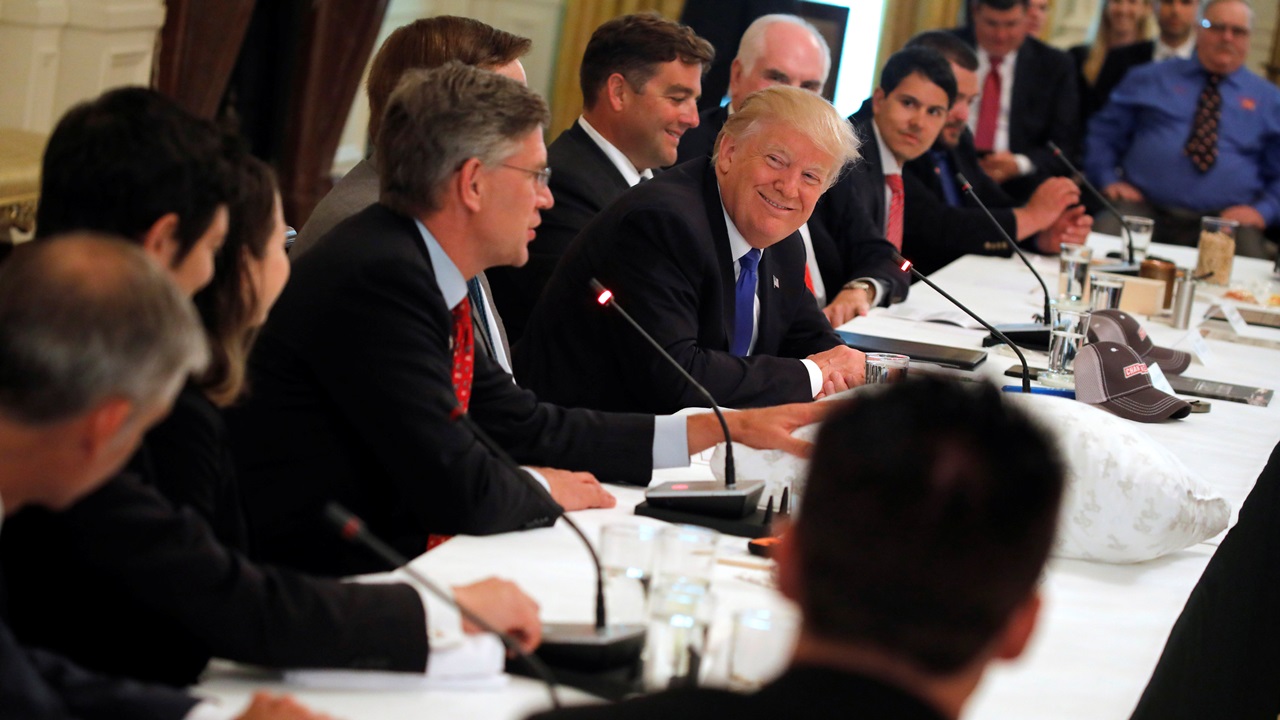 特朗普游說推翻奧巴馬醫保  促共和黨參議員押後暑假