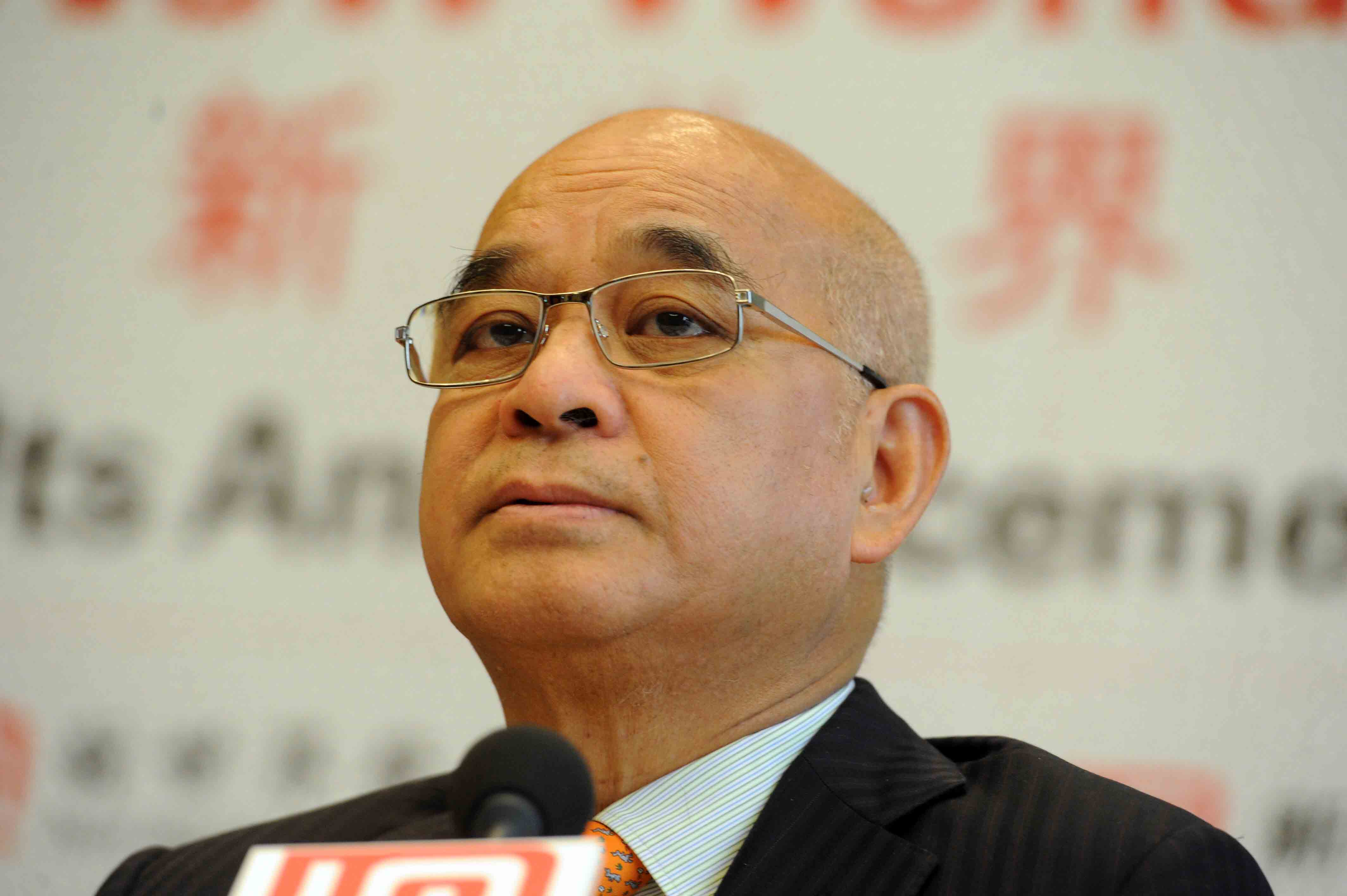 新世界發展入市掃新百貨