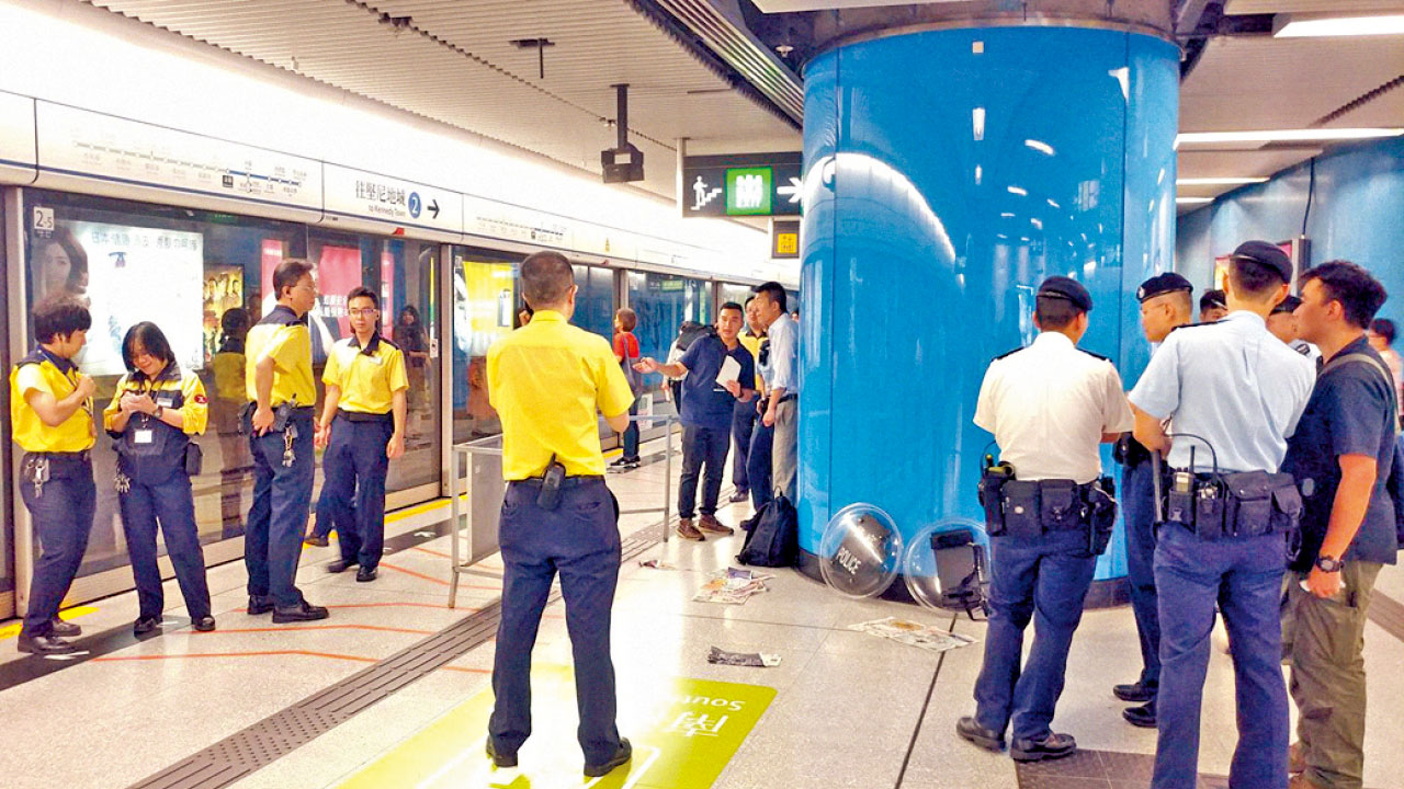 月台碰撞起爭執 35歲男激動亮刀被捕