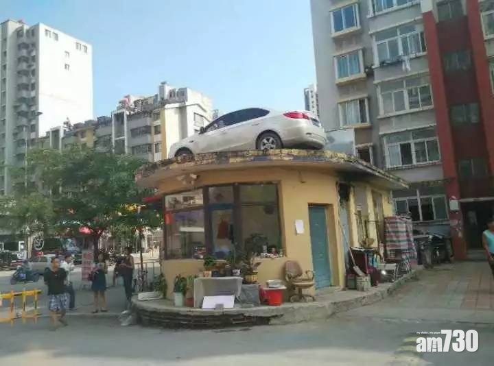 車主違泊 保安「另類鎖車」放屋頂