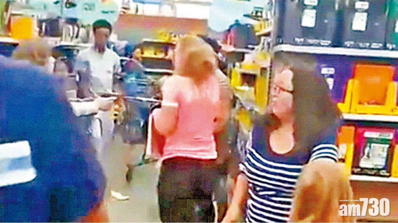 圖片新聞: 拔槍購物