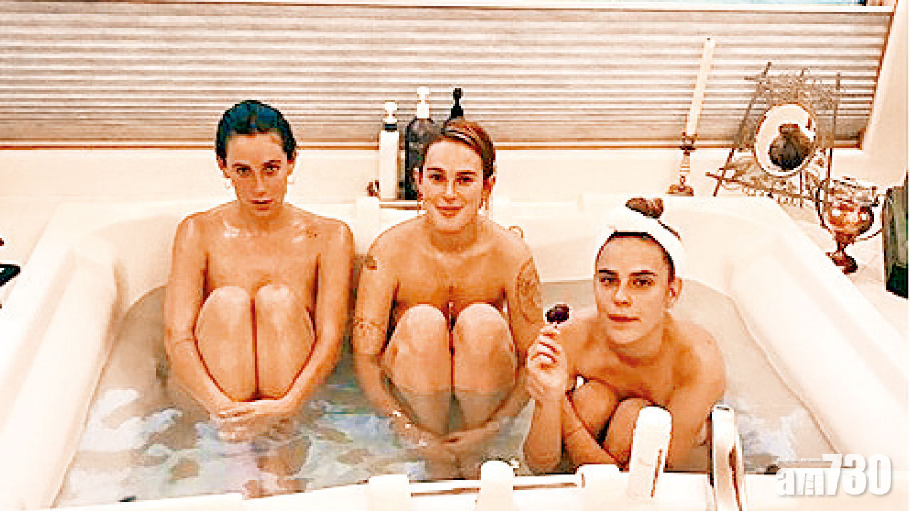 布斯韋利士 3千金全裸浸浴相曝光
