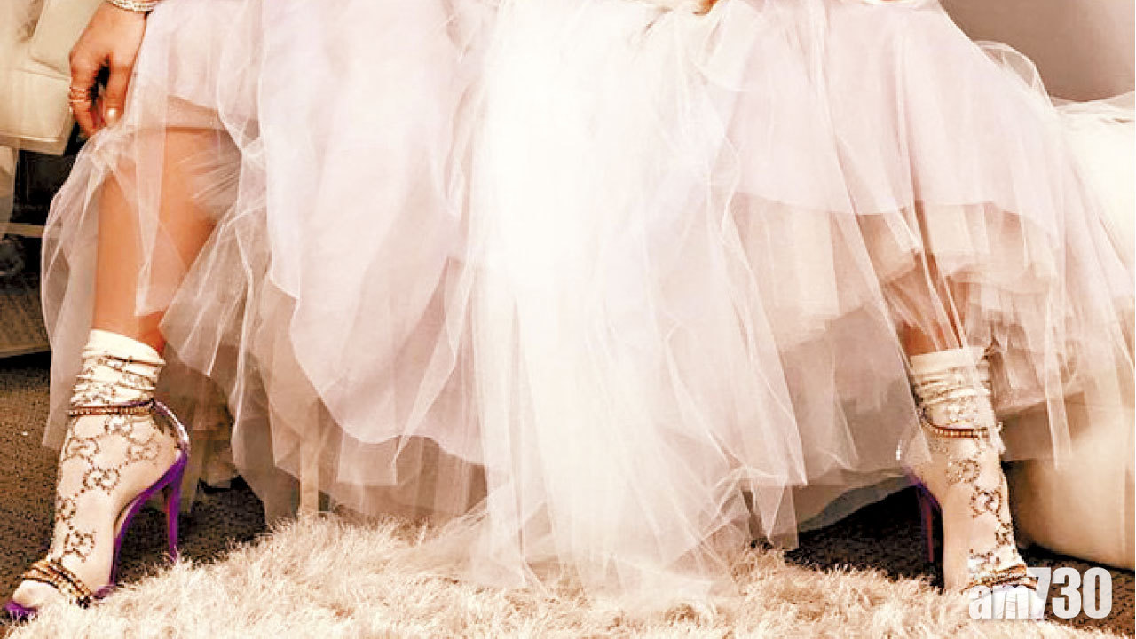 巨星排場 萬幾銀一對襪