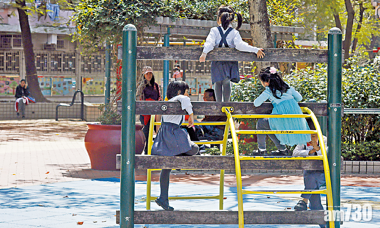 倡小學一校一社工