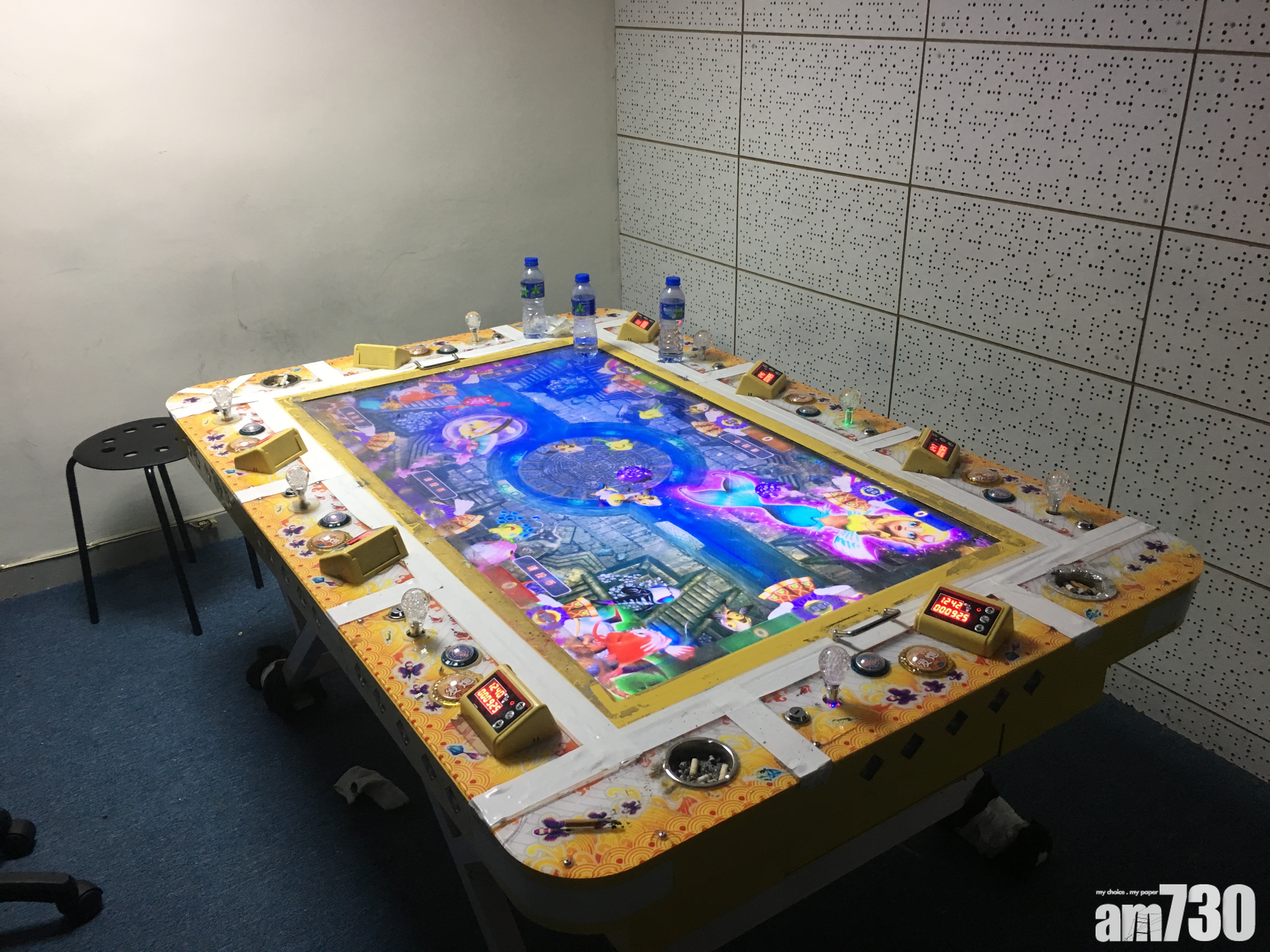 警方北角破非法釣魚機賭檔拘9男女