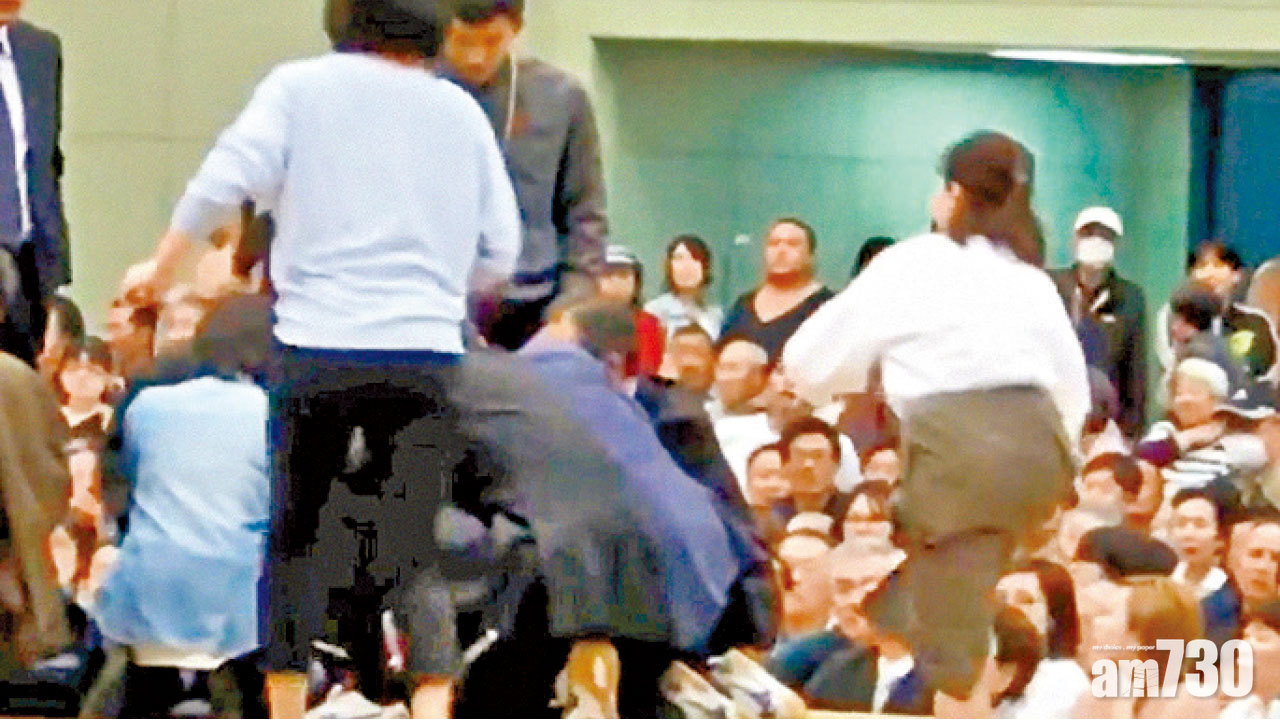好心救昏倒市長 日女被趕落相撲擂台