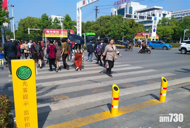 【衝燈即噴水】湖北推神器阻亂過馬路