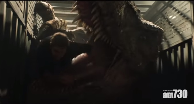 【侏羅紀2最新預告】暴龍咬基斯超驚險