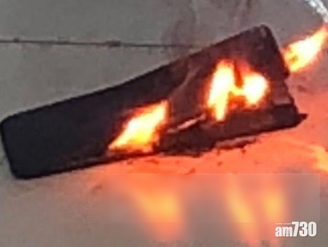 手中iP7Plus冒煙 魯男掟落地爆開噴火