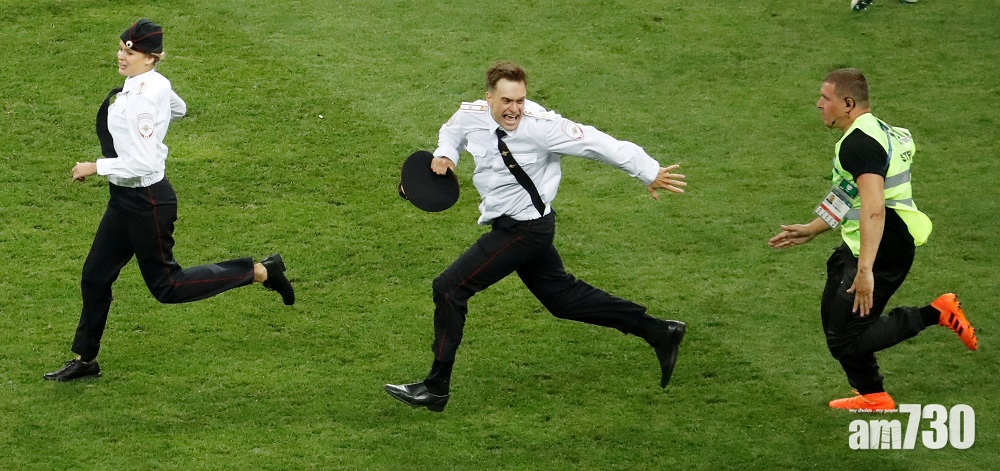 【普京眼中釘】無政府主義組織「Pussy Riot」承認成員闖球場