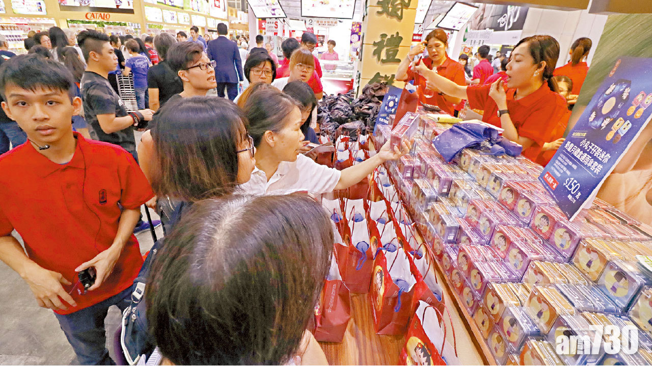 首日美食博覽人頭湧湧  搖搖雪糕榴槤食品搶風頭