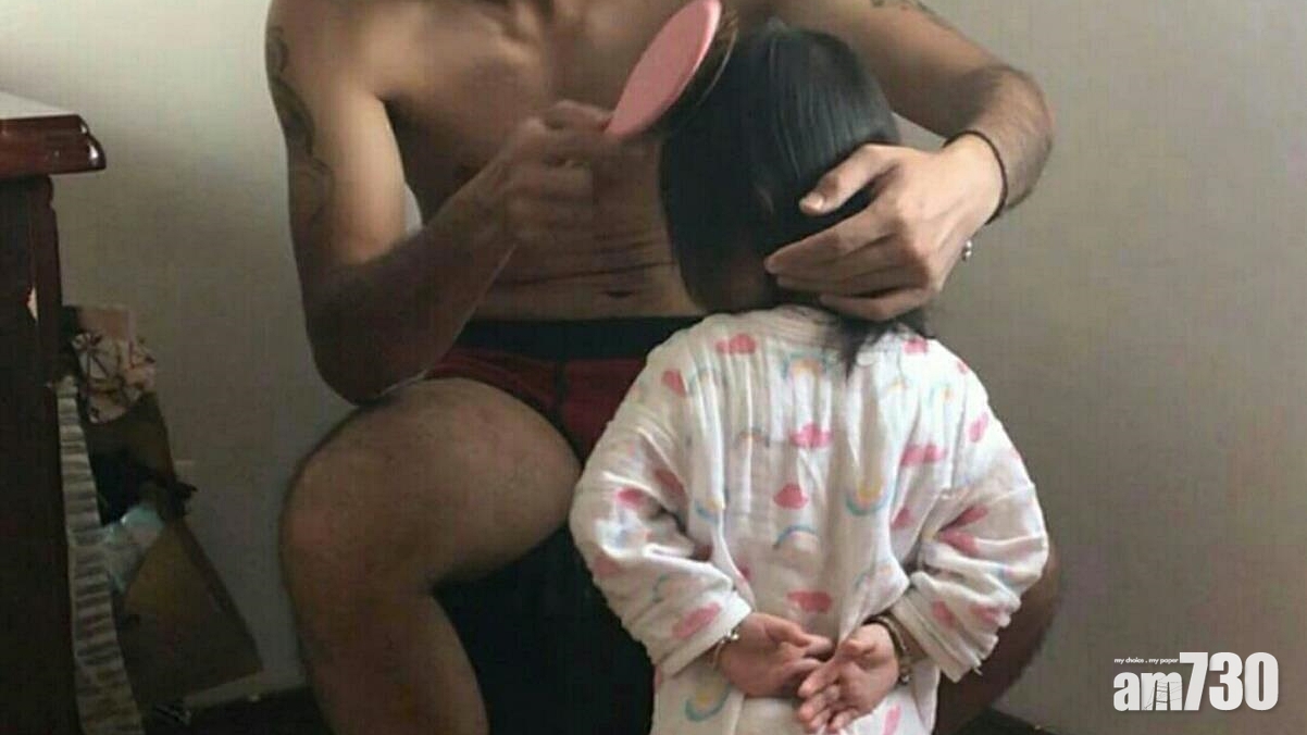 軍人老竇梳頭 囡囡稍息企好超得意