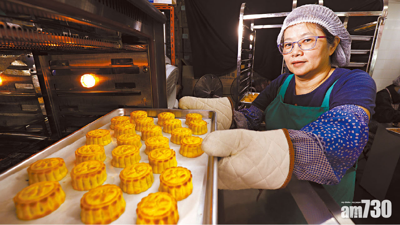 社企聘婦女製月餅 退休教師工場獲成功感