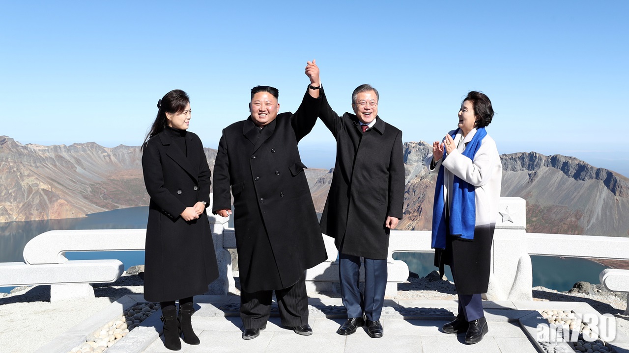 文在寅金正恩早上齊登長白山