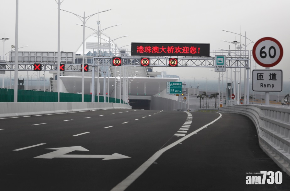 港珠澳大橋下周開通  張建宗：旅遊巴營辦商已準備就緒