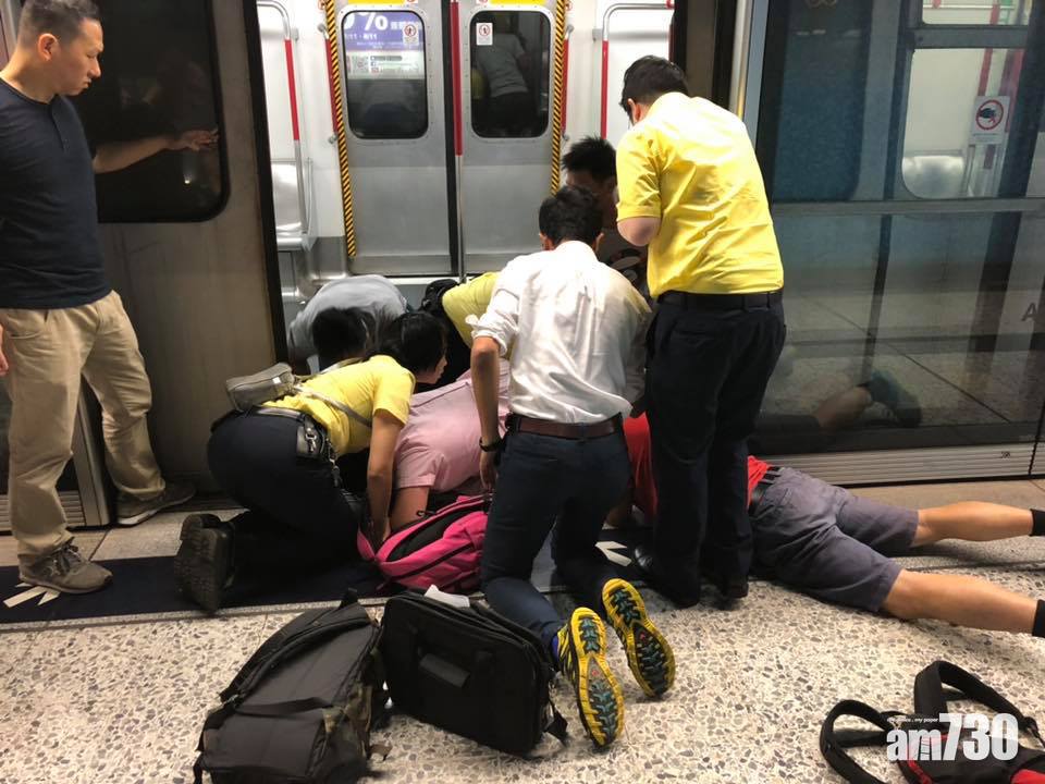 女學生腳卡月台罅隙