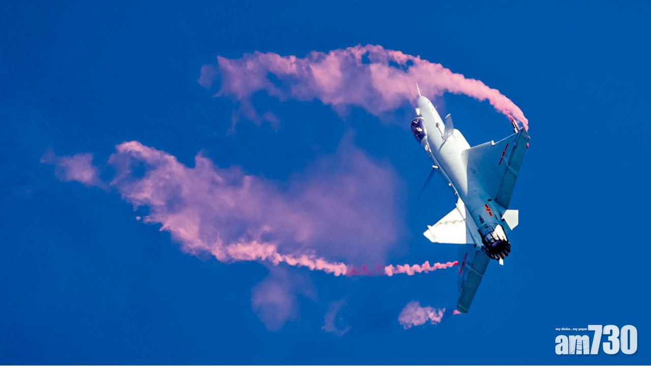 首騷矢量推力引擎殲10B演眼鏡蛇機動