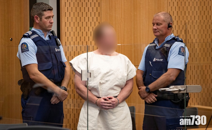 【基督城槍擊案】28歲疑兇提堂　冷笑兼擺出白人主義手勢