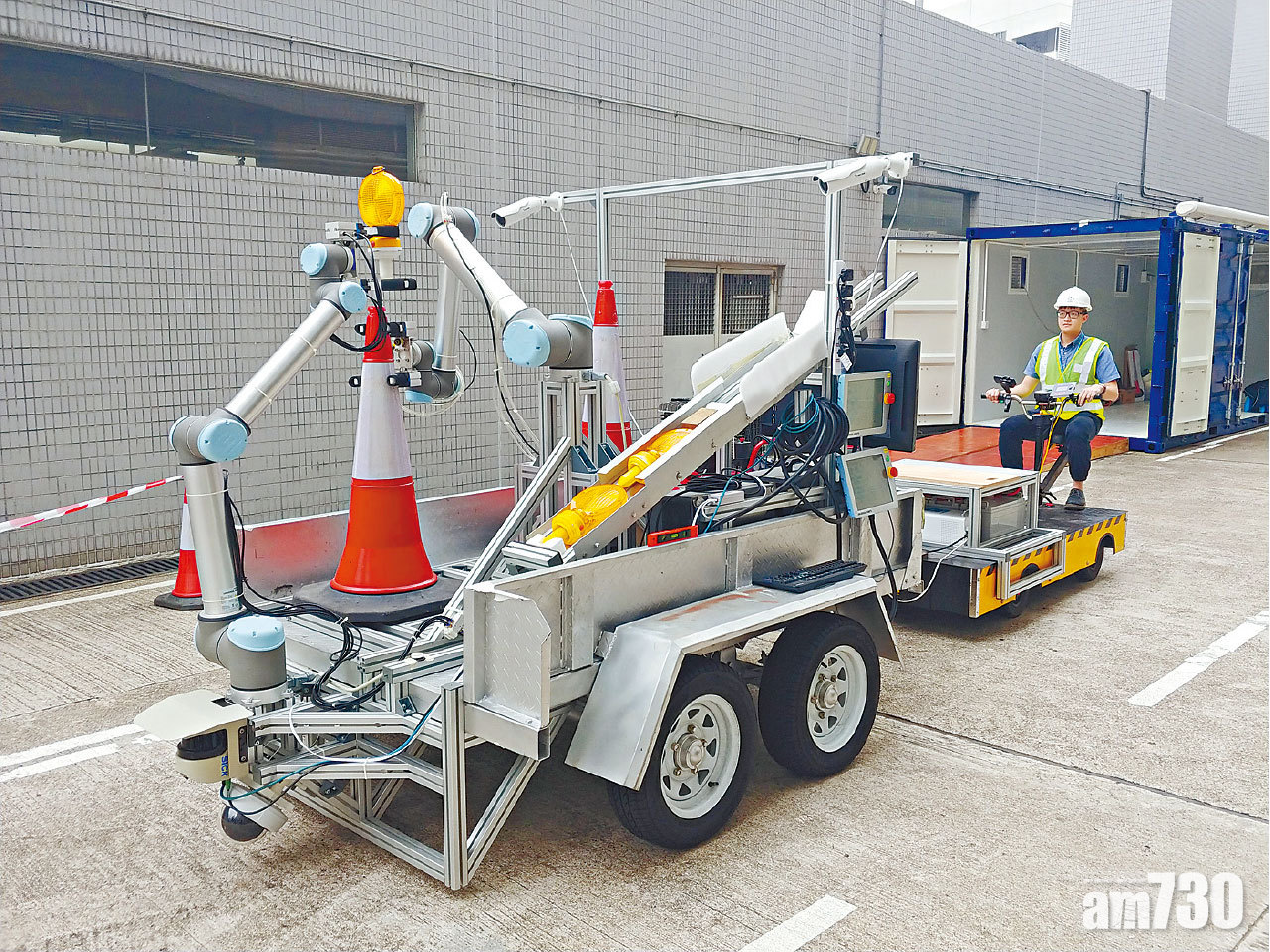 助收放公路「雪糕筒」 生產力局研機械臂 