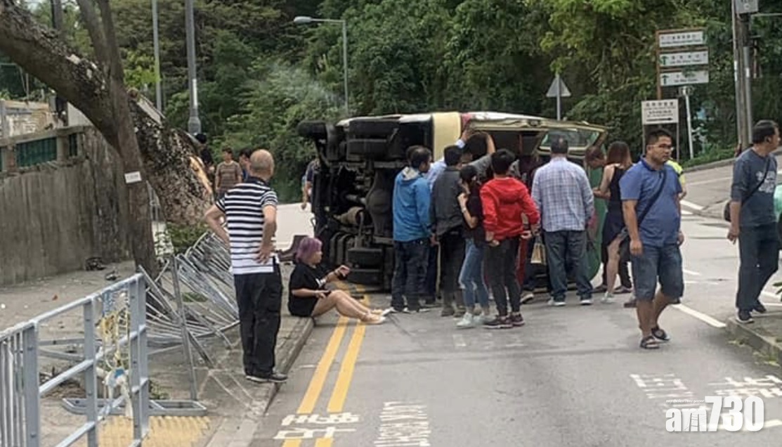 落馬洲綠Van翻側 6人受傷