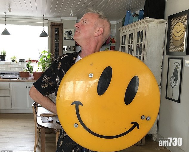 【輩份高得多】56歲哈哈笑 唔屬emoji