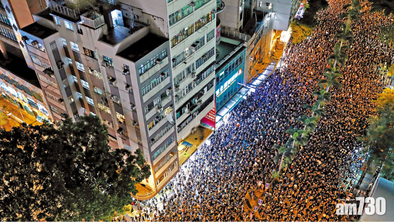 外媒記者讚港人示威和平「應提名和平獎」