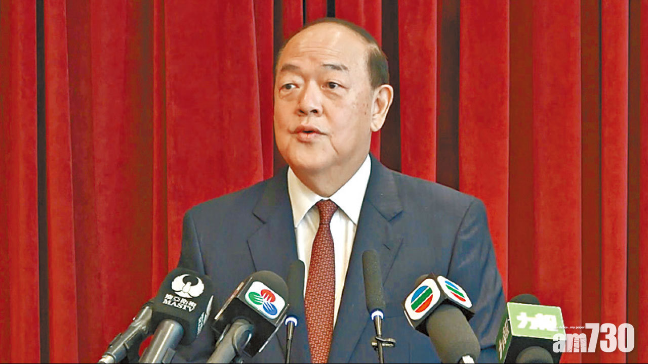 賀一誠赴京領特首任命狀