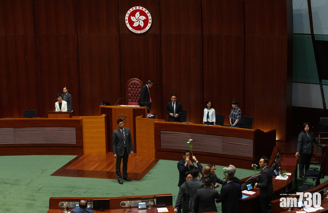 【施政報告】泛民10名議員被逐  梁君彥宣布暫停會議