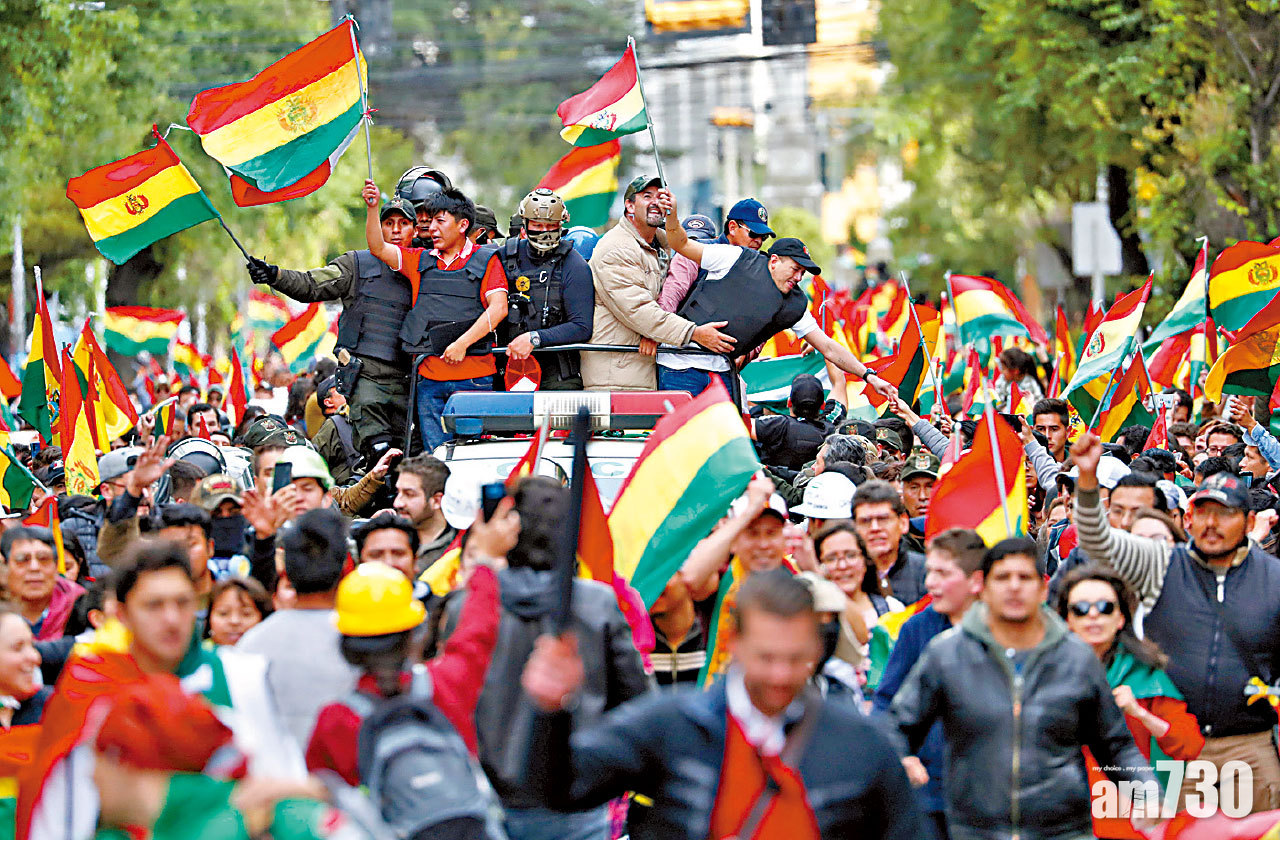 撤回選舉結果 難平民憤  軍警割席 玻國總統落台