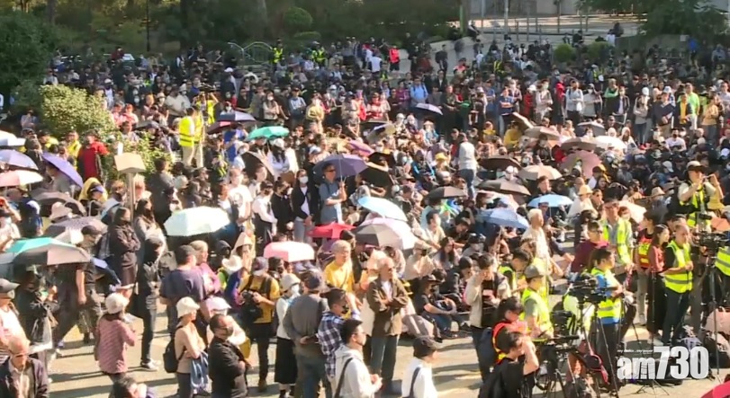 銀髮族與中學生舉行集會　批警方過度使用催淚彈