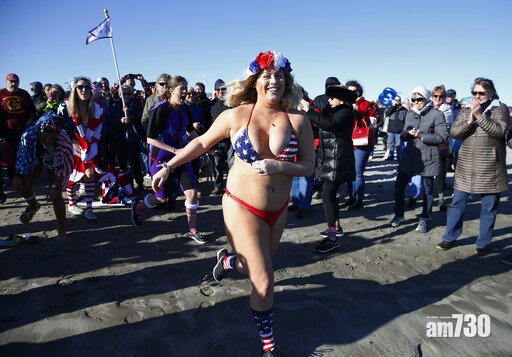 【濃濃暖意】數百人跳冰海 向已故冰桶挑戰ALS鬥士致敬