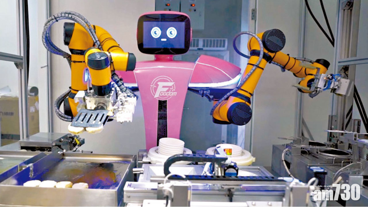 食客大讚味道正宗  機械人順德菜館廣州開業