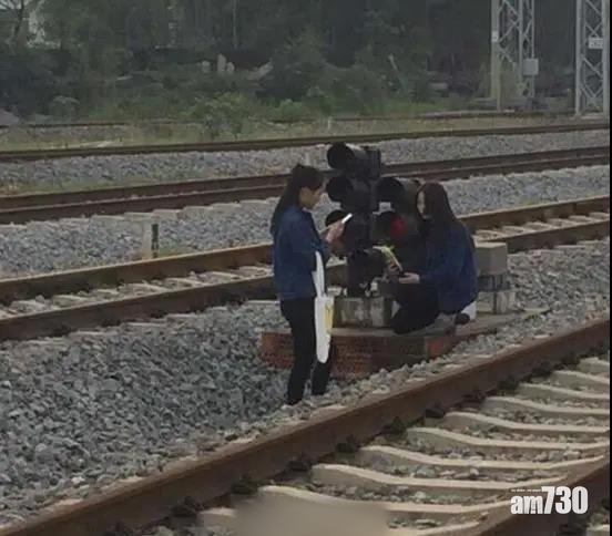 廈門3大學生闖路軌影相 火車急煞車