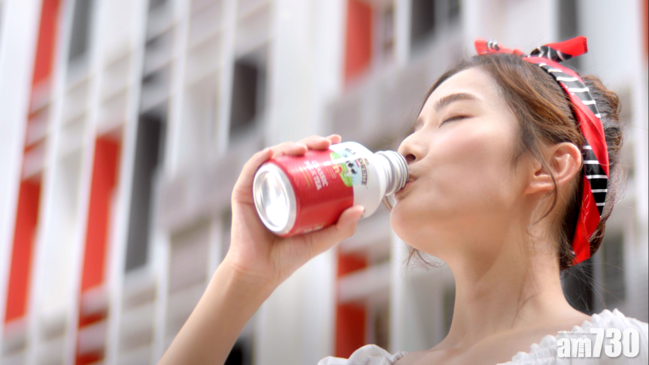 「黑白」首推罐裝奶茶 經典紅白設計型格年輕