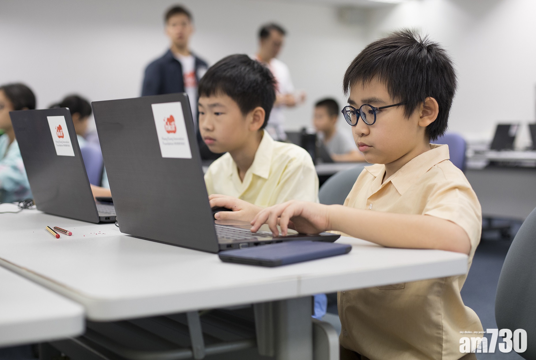 香港創新基金伙信和集團贈千部電腦予基層學童