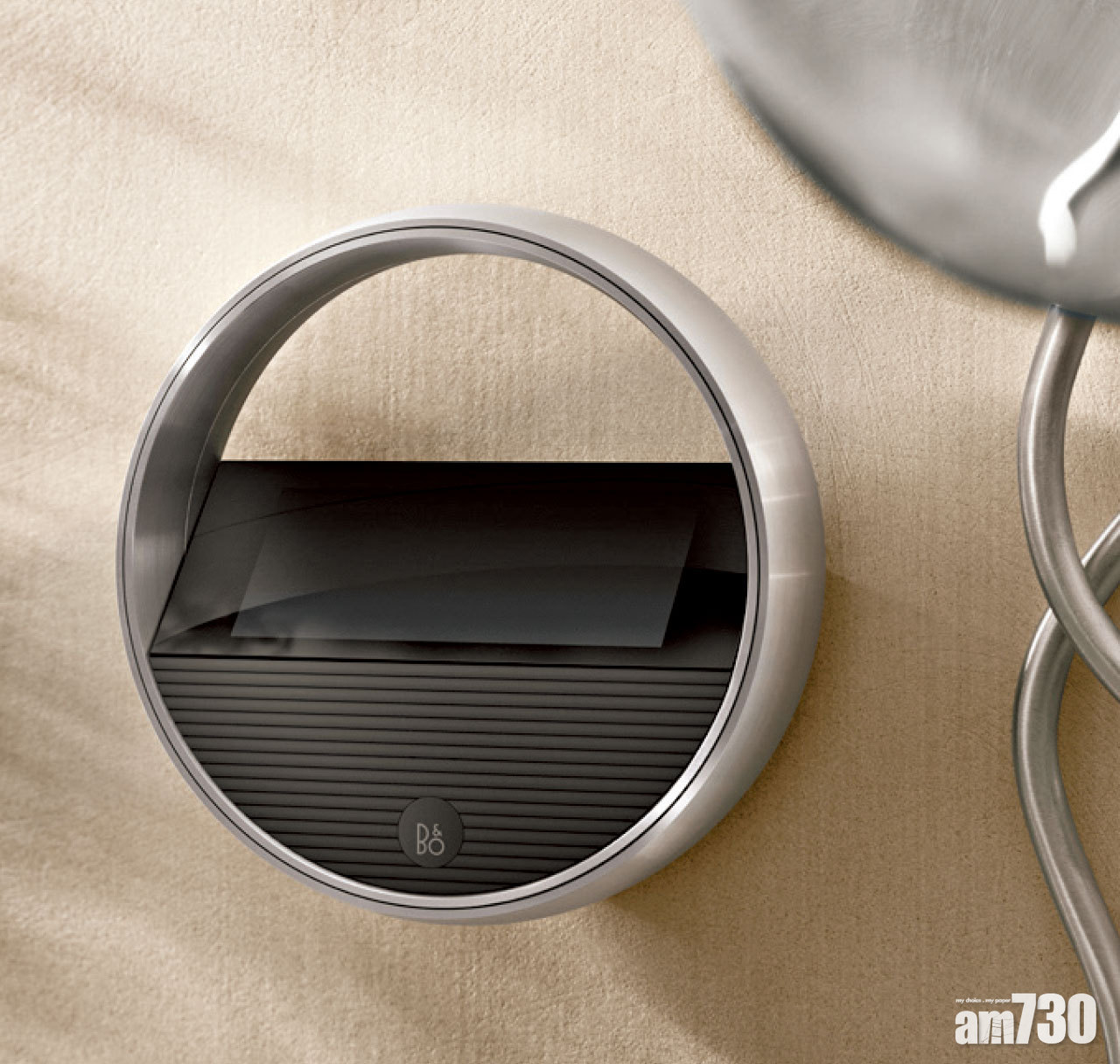 輕觸播放 Beoremote Halo音樂遙控器