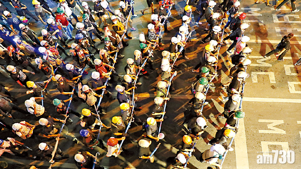 國會一連兩日特別會議 示威者往德國大使館促查泰王