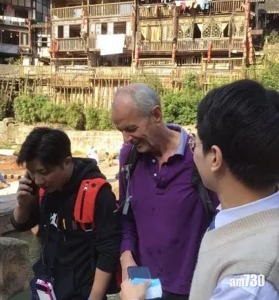 英國駐重慶總領事勇救遇溺女生 趙立堅：點個大大的讚