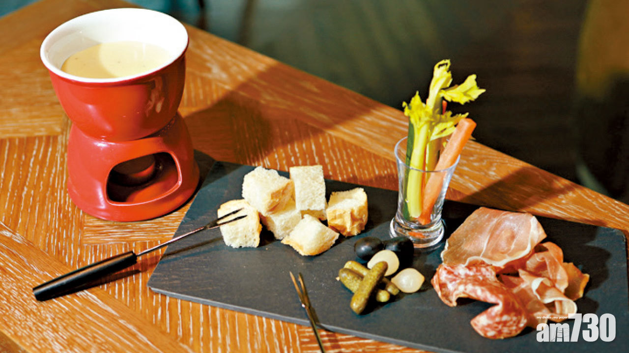 J’s bar bistro半自助早午餐 嘆特製芝士火鍋 手切黑毛豬火腿