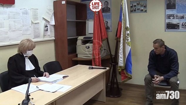 【普京頭號政敵】遭落毒治愈回國被捕  警署內迅速開庭   納瓦爾尼：審訊完全目無法紀