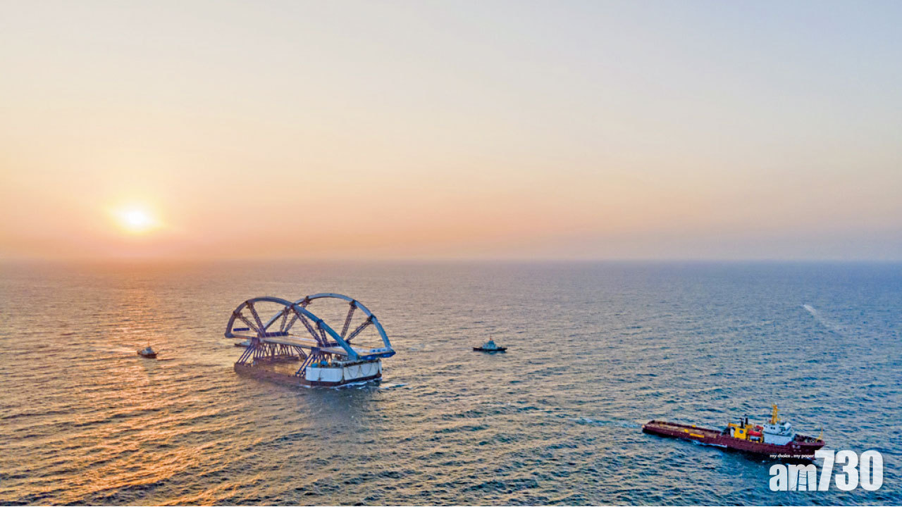 將軍澳跨灣連接路料明年竣工 預製拱鋼橋組件抵港