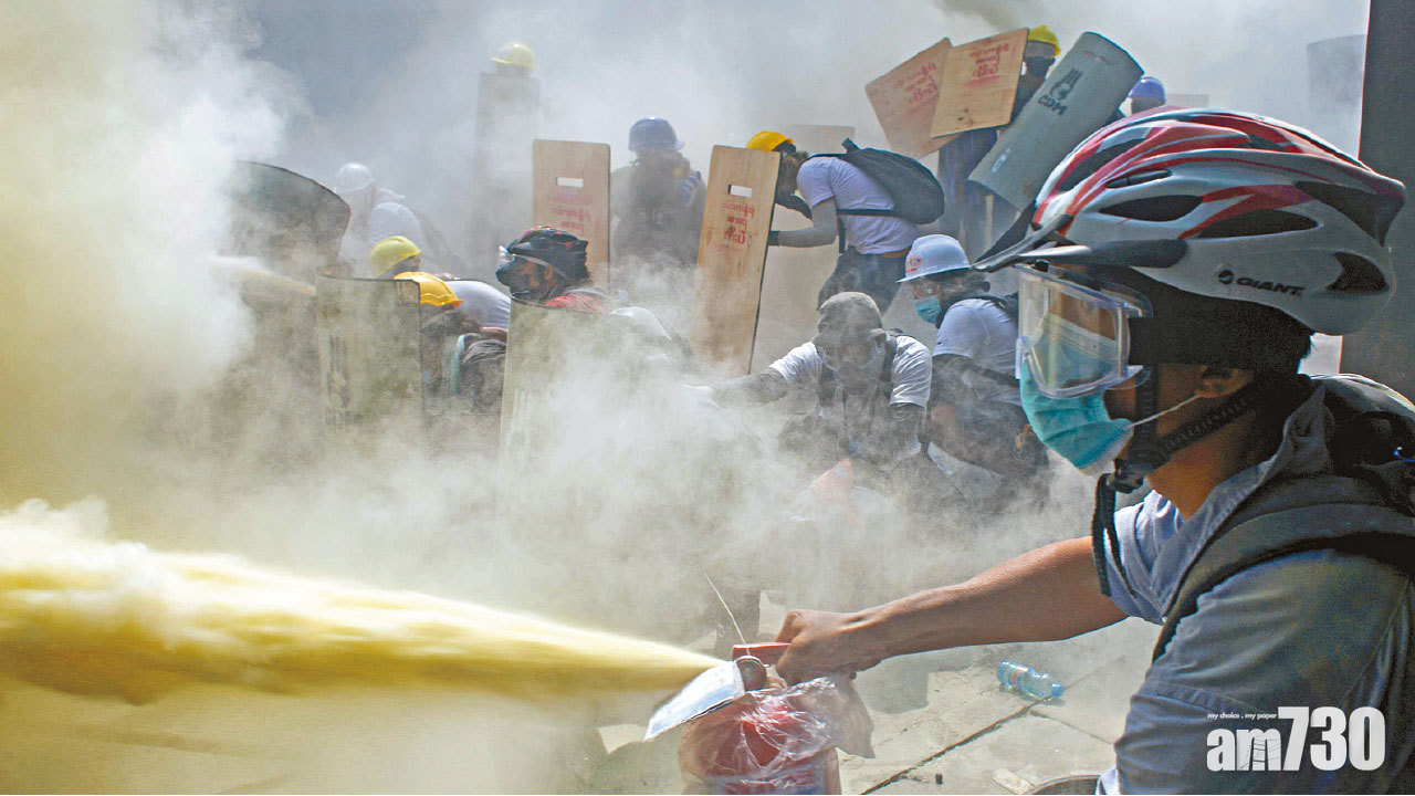 武力升級 警實彈射示威者 緬甸血腥鎮壓18死逾30傷