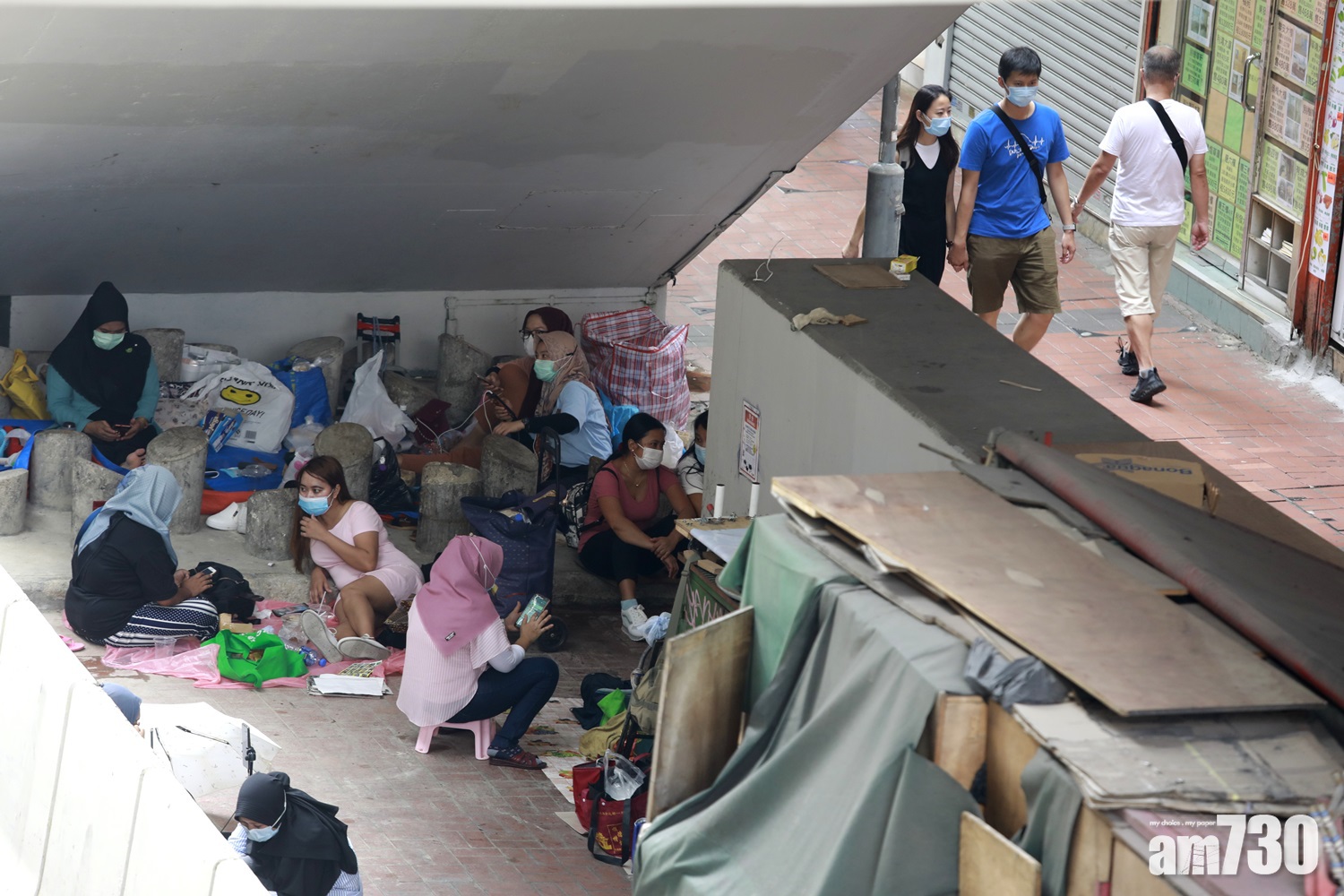 網上熱話｜美孚橋飛車及外傭聚腳擾民？ 網友：拆咗條橋一次過解決